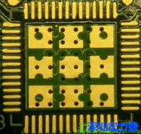 這也是不好的通孔設(shè)計(jì)，但部份通孔已經(jīng)用綠漆(mask)蓋上，但仍有部份通孔未塞孔。 