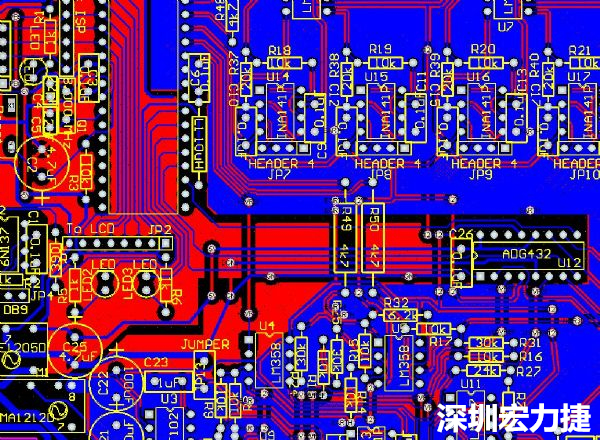 一般產(chǎn)品的PCB設(shè)計(jì)，多數(shù)先決定元件布局，再進(jìn)行線路連接，于元件位置就先改善干擾問(wèn)題，再?gòu)木€路細(xì)節(jié)著手改善產(chǎn)品。