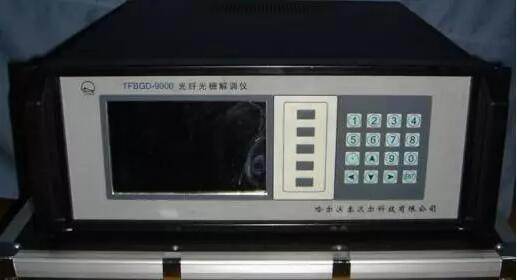 先將你要抄板的PCB板放到掃描儀中，啟動(dòng)掃描儀