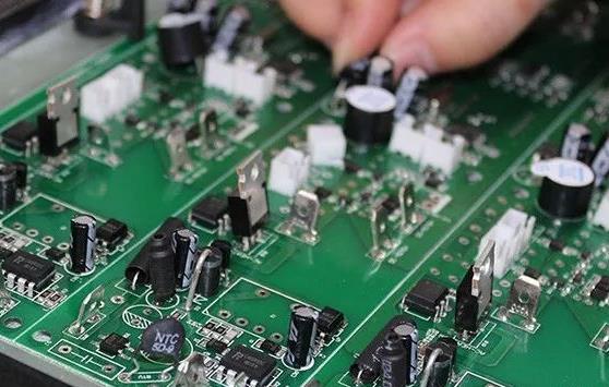 PCBA加工貼片元器件與插件元器件的區(qū)別在哪？